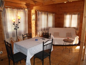 Comedor cabaña 4 personas Comedor cabaña 4 personas