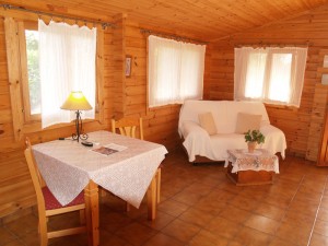 Salón comedor cabaña 2-3 personas Salón comedor cabaña 2-3 personas