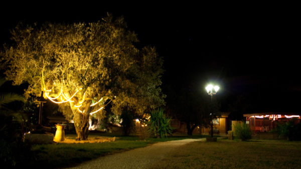 Fotografía tomada al caer la noche en nuestro complejo rural